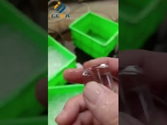 Grote buis-ijsmachine in bedrijf