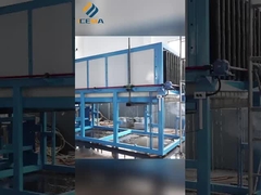 Bloc-ijsmachine in ijs