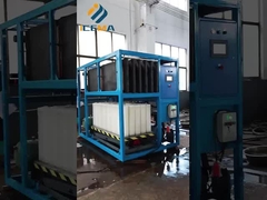 ICEMA-blok-ijsmachine in ijs buiten